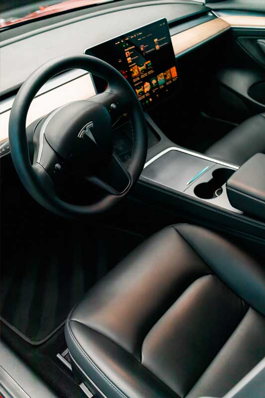 Interier elektrického auta pri servise - Autoservis elektromobilov Poprad Cehula